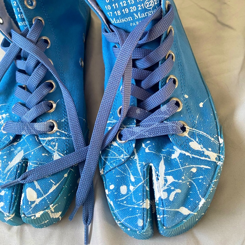 Maison Margiela high top spray paint tabi sneaker - Picture 2 of 6